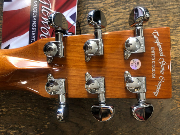 Tanglewood TRS1E Rosewood Smart Guitar. Folk size